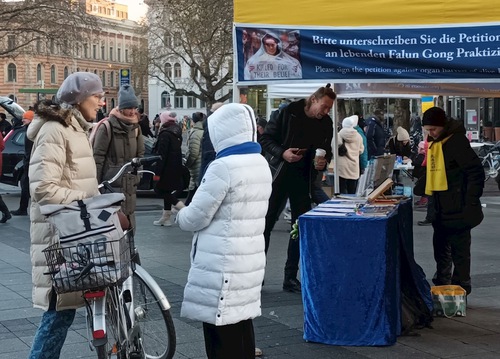 Image for article Alemania: Los habitantes de Hannover apoyan el esfuerzo de los practicantes de Falun Dafa para poner fin a la persecución en curso en China