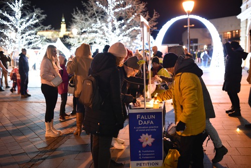 Image for article ​Nitra, Eslovaquia: Firma de petición de apoyo a Falun Gong en las actividades del Día Internacional de los Derechos Humanos