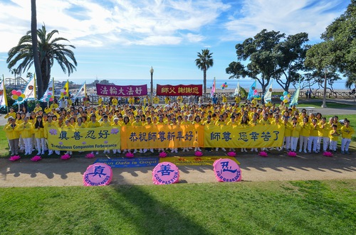 Image for article Practicantes de Falun Dafa en Los Ángeles desean al Maestro Li Hongzhi un feliz Año Nuevo