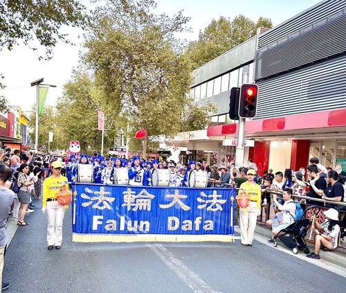 Image for article Willoughby, Australia: La Banda Marchante Tian Guo brilla en el desfile del Año Nuevo Lunar