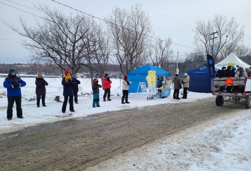 Image for article Sherbrooke, Canadá: Presentando Falun Dafa en un Festival de Invierno