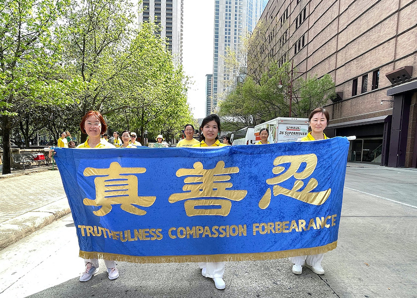 Image for article La carroza de Falun Dafa recibe elogios en el Desfile del Día de San Patricio en Houston
