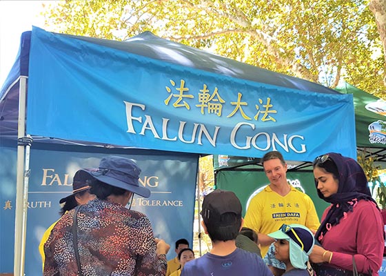 Image for article Perth, Australia: Falun Dafa calurosamente recibido durante el Festival de Hyde Park 