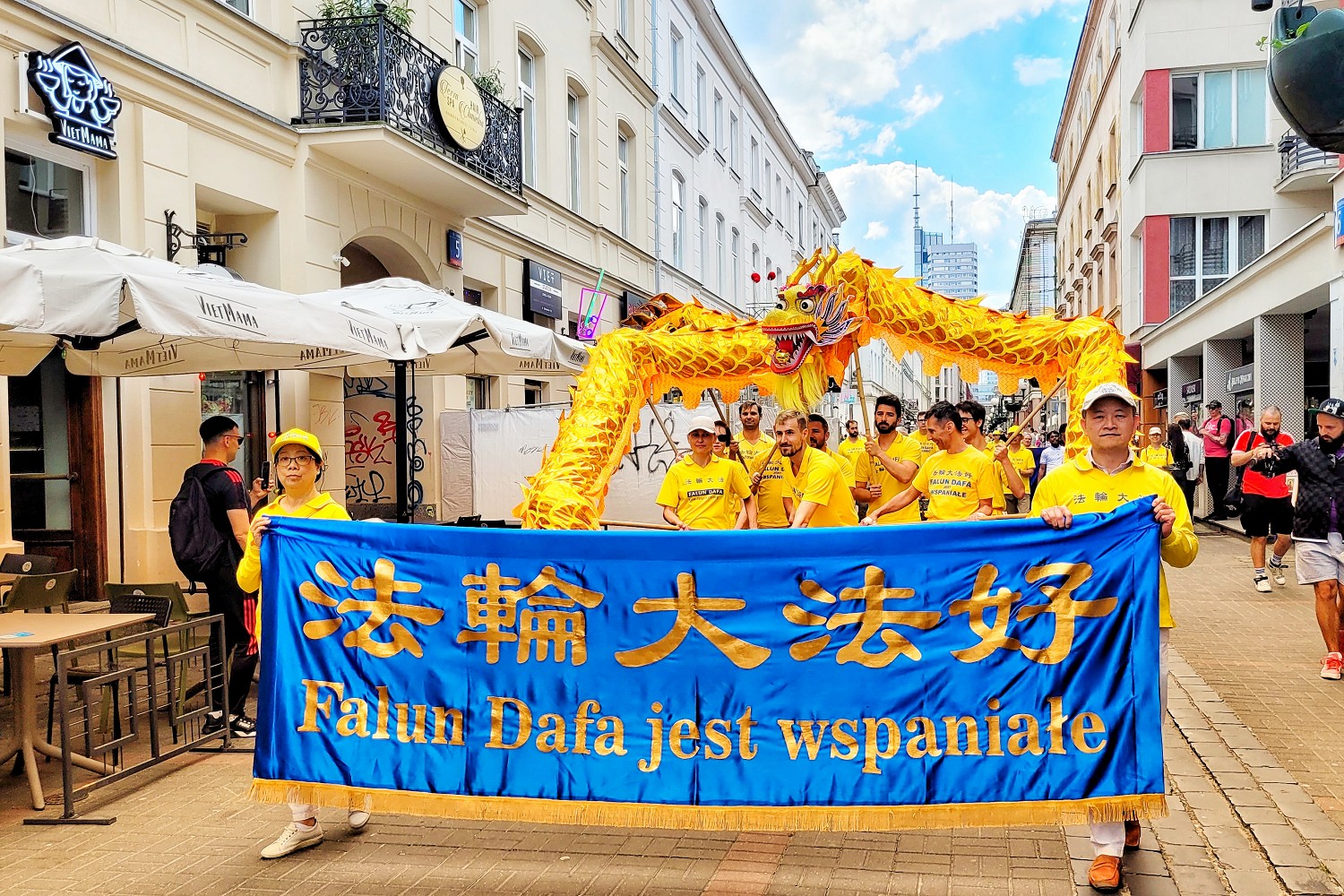 Image for article Polonia: Los practicantes celebran el Día de Falun Dafa con un desfile y dan las gracias a Shifu