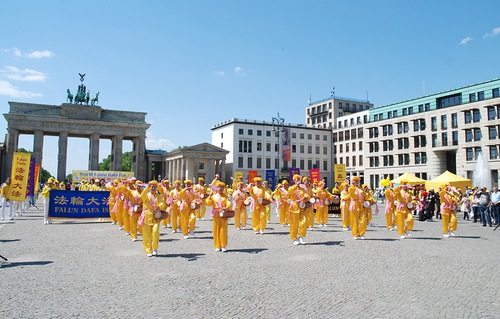 Image for article La gente elogia los principios de Falun Dafa en Berlín: 