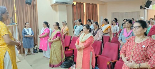 Image for article Pune, India: Los trabajadores sociales disfrutan aprendiendo Falun Dafa