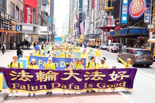 Image for article ​Gente de China continental: Los desfiles de los practicantes de Falun Dafa nos traen esperanza