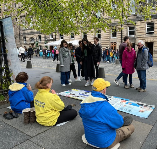 Image for article Escocia: Practicantes realizan actividades para celebrar el Día Mundial de Falun Dafa