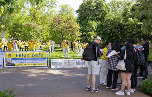 Image for article Madrid, España: Los practicantes agradecen al Fundador de Falun Dafa su compasión en el Día Mundial de Falun Dafa