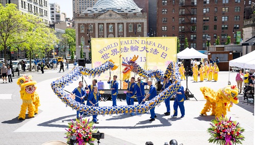 Image for article Nueva York: Los practicantes celebran el Día Mundial de Falun Dafa con música y danza en Manhattan