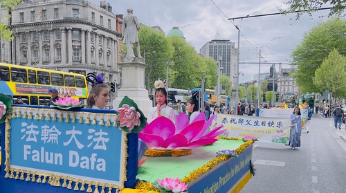 Image for article Irlanda: Practicantes celebran 31.er aniversario de la presentación al público de Falun Dafa; habitantes elogian los principios de Verdad, Benevolencia y Tolerancia