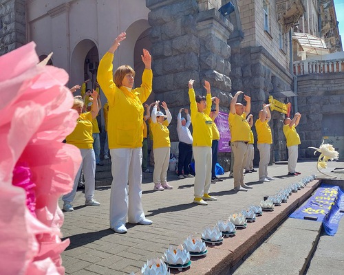 Image for article Ucrania: Practicantes celebran el día mundial de Falun Dafa y expresan su gratitud a Shifu