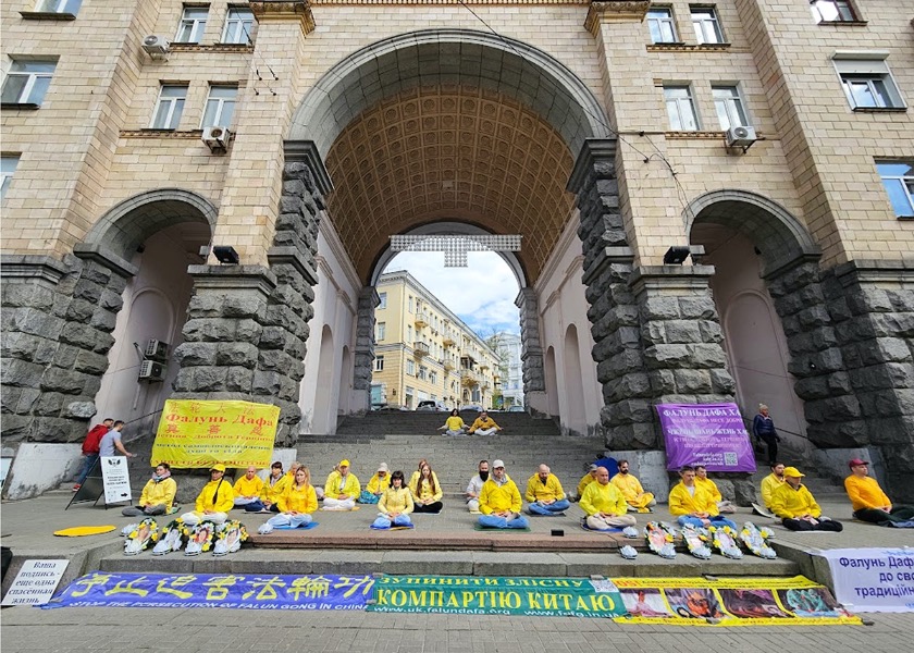 Image for article Ucrania: practicantes de Kiev conmemoran la Apelación del 25 de Abril