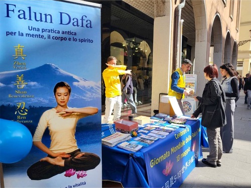 Image for article Italia: practicantes realizan eventos en seis ciudades para celebrar el Día Mundial de Falun Dafa