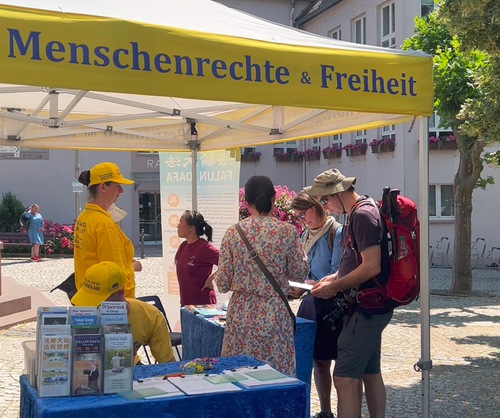 Image for article Alemania: Presentación de Falun Dafa cerca del río Rin