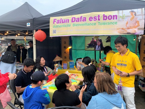 Image for article Montreal, Canadá: Presentación de Falun Dafa en el Festival Vietnamita