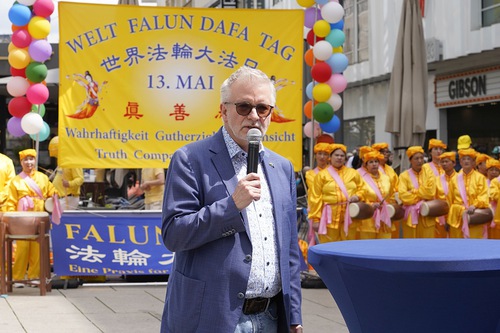 Image for article Funcionarios de los cinco continentes celebran el 31.er aniversario de la presentación pública de Falun Dafa - Parte 2