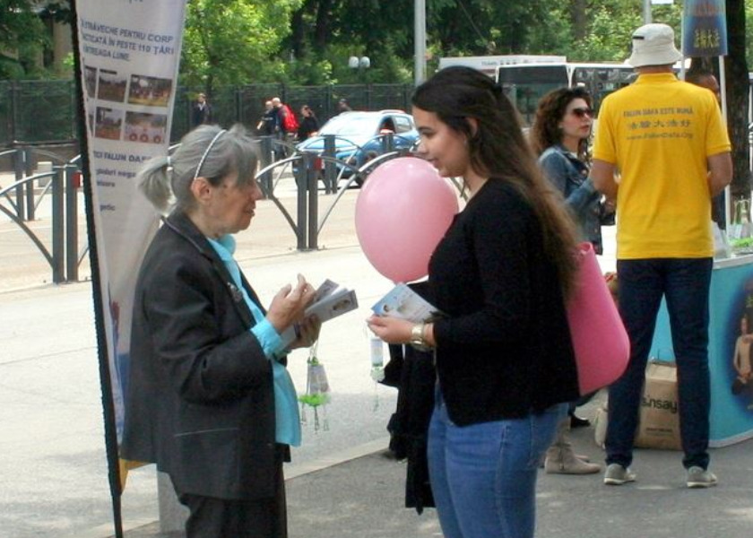 Image for article Bucarest, Rumanía: Falun Dafa trae la esperanza de elevar la moralidad