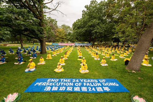 Image for article Toronto, Canadá: Protestando los 24 años de persecución a Falun Dafa