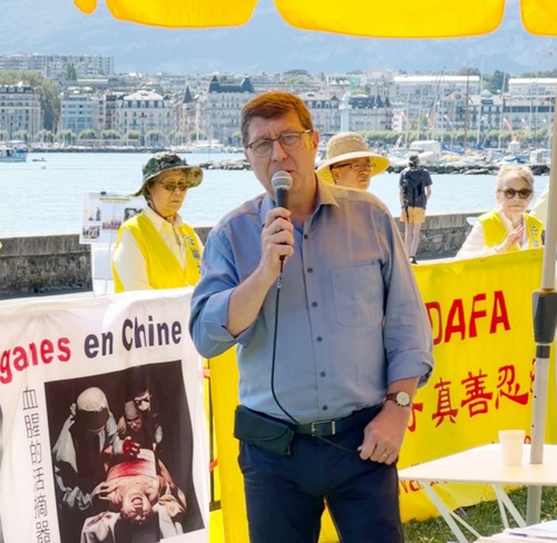 Image for article Suiza: Funcionarios hablan en una manifestación de Falun Dafa para conmemorar los 24 años de protesta pacífica
