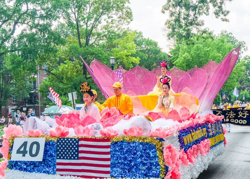 Image for article ​Illinois, EE.UU: la agrupación de Falun Dafa participa en el 100.º Desfile Anual del Día de la Independencia de Evanston