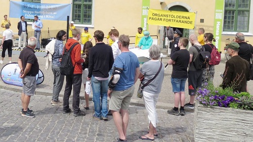 Image for article Gotland, Suecia: Presentación de Falun Dafa y generando conciencia sobre la persecución durante la Semana de Almedalen
