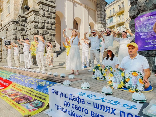 Image for article Ucrania: Practicantes realizan un evento en Kiev pidiendo el fin de la persecución