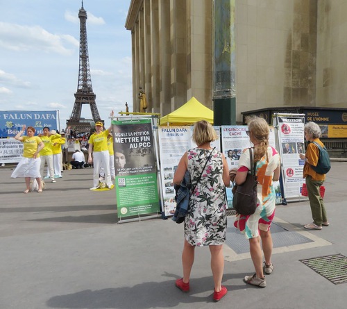 Image for article París: La manifestación por los 24 años de persecución a Falun Dafa atrae el apoyo del público