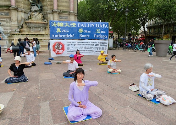 Image for article Francia: Los practicantes realizan actividades en el centro de París