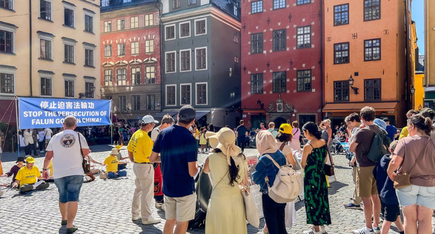 Image for article Suecia: dando a conocer Falun Dafa frente al Museo del Premio Nobel
