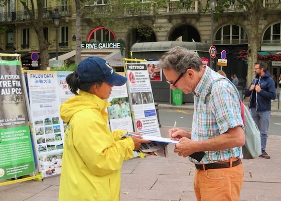 Image for article ​París, Francia: Recolectar firmas tiene un gran apoyo del público
