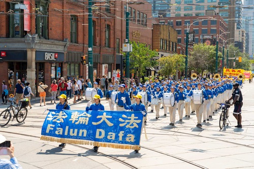 Image for article Toronto, Canadá: Desfile felicita a 417 millones de personas que han renunciado al Partido Comunista Chino