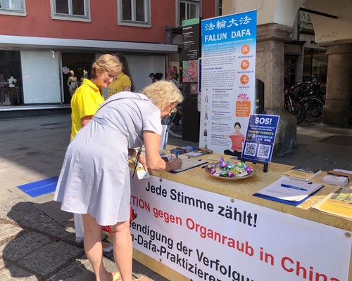 Image for article Sankt Pölten, Austria: Practicantes de Falun Dafa bien recibidos en dos ciudades