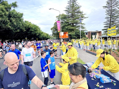 Image for article Sídney, Australia: Presentación de Falun Dafa en el evento City2Surf Fun Run