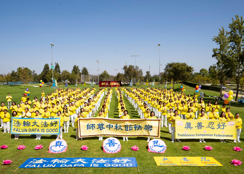Image for article Los practicantes de Falun Dafa de Los Ángeles le desean a Shifu un Feliz Festival del Medio Otoño