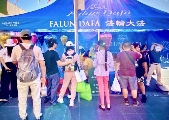 Image for article Sídney, Australia: Falun Dafa es bienvenido en el Festival de la Luna de Cabramatta