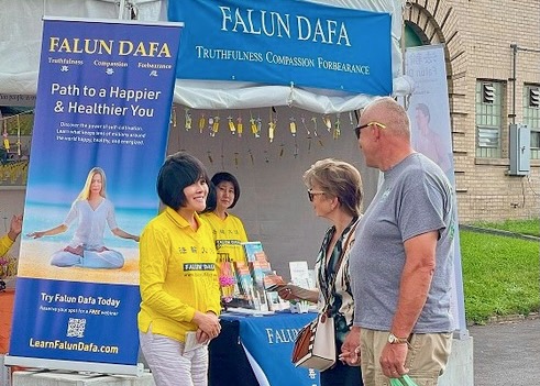 Image for article Nueva York: Falun Dafa bien recibido en la Feria del Estado de Nueva York