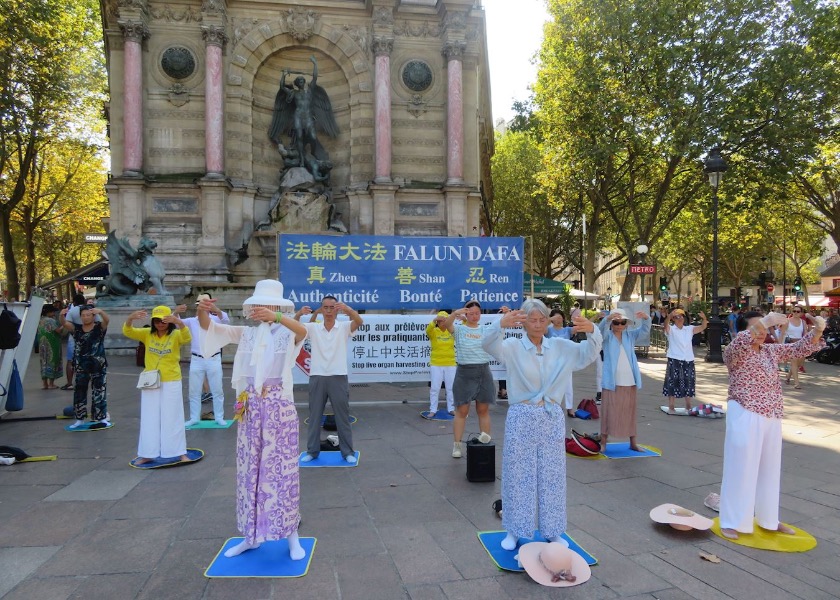 Image for article París, Francia: Las actividades semanales en la Plaza Saint-Michel exponen la brutalidad de la persecución en China