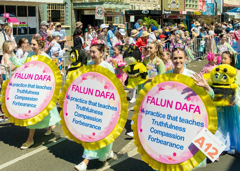 Image for article Toowoomba, Australia: Falun Dafa en el Gran Desfile Floral