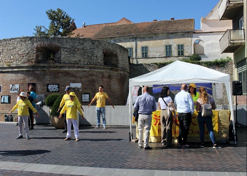 Image for article Hungría: Presentación de Falun Dafa en la ciudad de Sopron