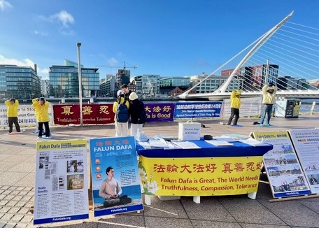 Image for article Dublín, Irlanda: Los practicantes exponen la persecución a Falun Dafa en la Conferencia Europea de Presidentes del Parlamento