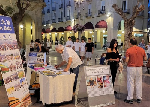 Image for article Huesca, España: Firma a favor de Falun Dafa en la histórica región de Aragón