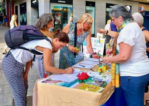 Image for article Mataró, España: La gente elogia los principios de Falun Dafa en un evento en la provincia de Barcelona