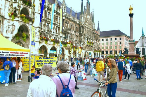 Image for article Munich, Alemania: Presentación de Falun Dafa durante el Oktoberfest