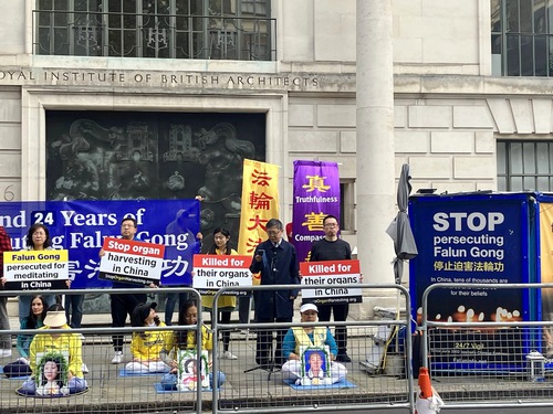 Image for article Inglaterra: Protesta pacífica frente a la Embajada de China en Londres expone la persecución a Falun Dafa