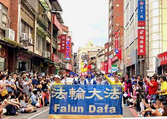 Image for article ​Taiwán: Falun Dafa es bienvenido en el Desfile del Festival de Artes Ambientales de Tamsui en la Ciudad de Nuevo Taipéi