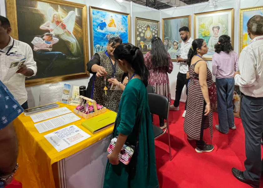Image for article India: el Arte de Zhen-Shan-Ren conmueve a los visitantes del Festival de Arte de Mumbai
