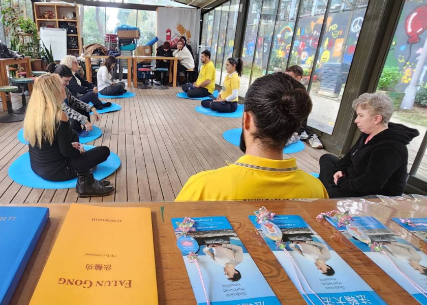 Image for article Turquía: la gente siente la energía positiva de Falun Dafa durante dos talleres en Estambul