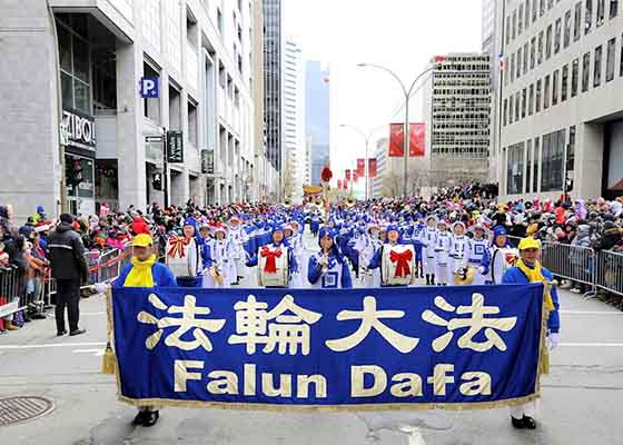 Image for article Montreal, Canadá: Los principios de Falun Dafa elogiados en el desfile de Navidad