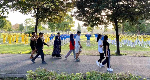 Image for article Bali, Indonesia: La gente condena la persecución a Falun Dafa durante los actos conmemorativos del Día de los Derechos Humanos